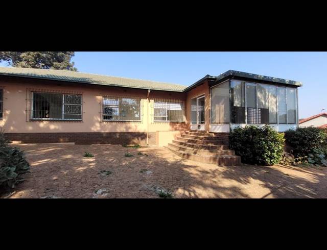 4 BEDROOM HOUSE FOR SALE IN GLENVISTA